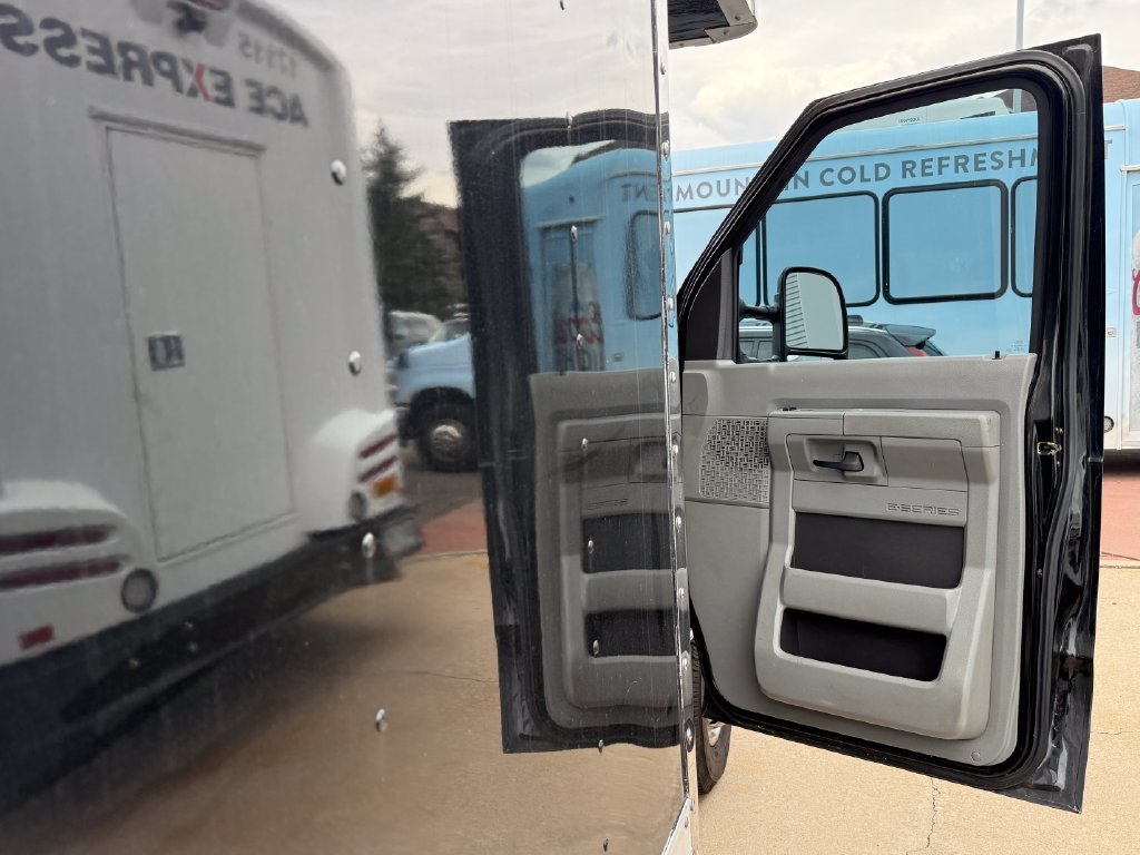 Used 2016 Ford E-450 and Econoline 450 Super Duty RWD image 25