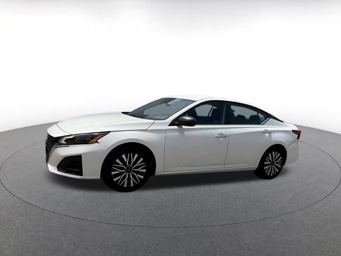 Used 2025 Nissan Altima 2.5 SV FWD image 8