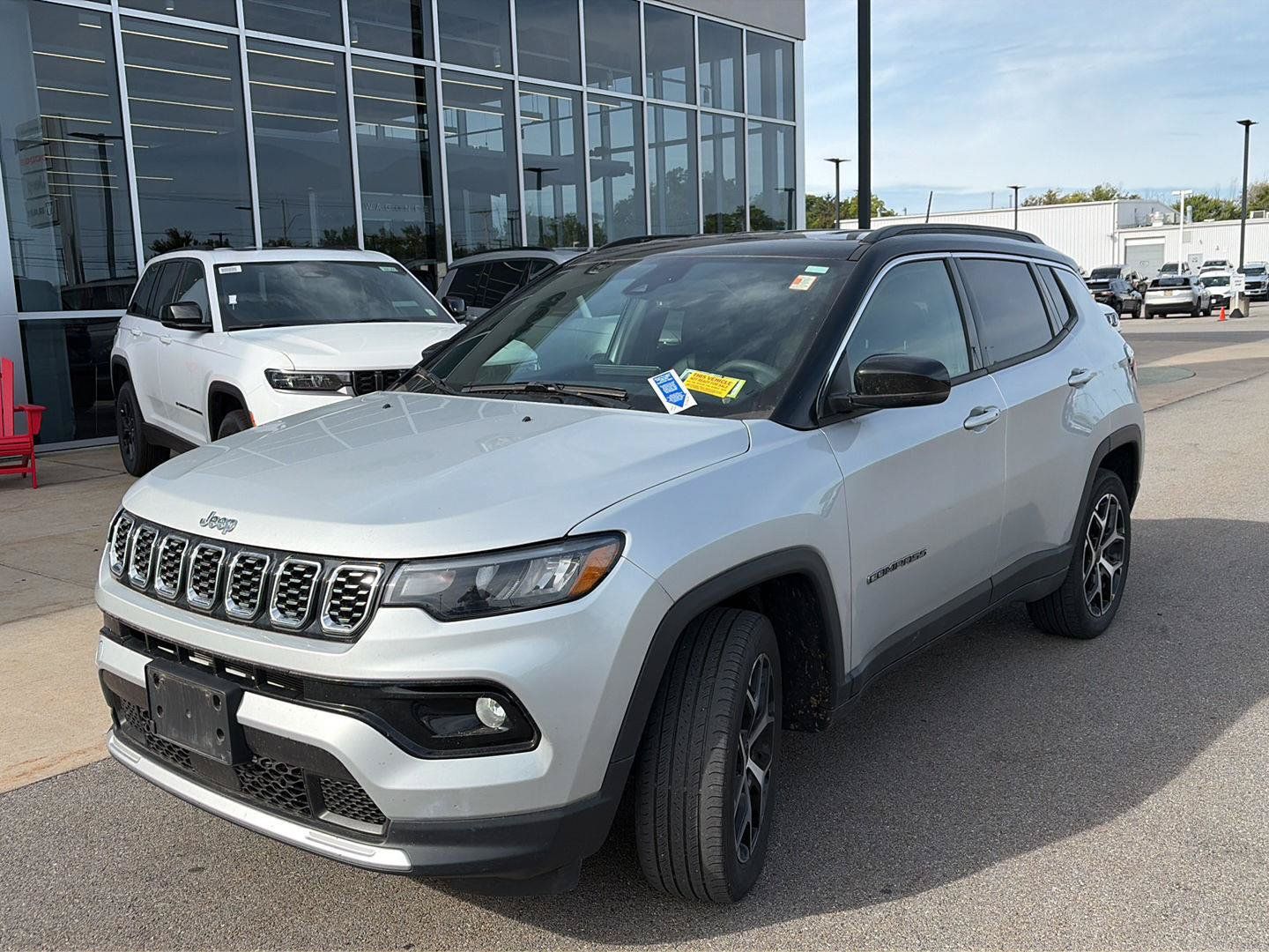 Used 2025 Jeep Compass Limited AWD/4WD image 4