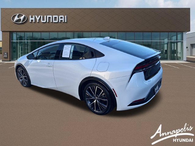 Used 2023 Toyota Prius XLE FWD image 3