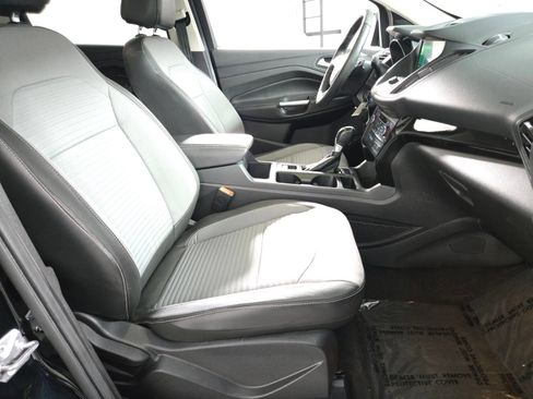 Used 2017 Ford Escape SE w/ Equipment Group 201A FWD image 3