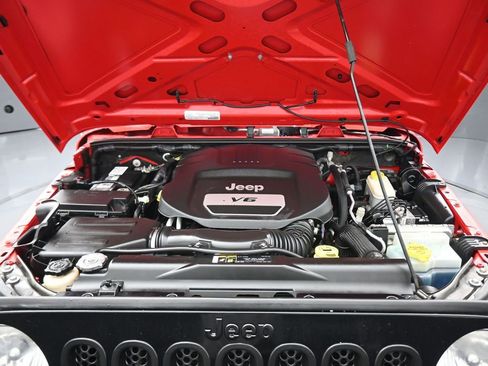 Used 2017 Jeep Wrangler Unlimited Willys image 38