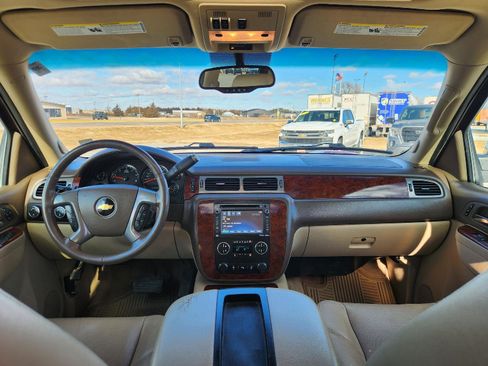 Used 2014 Chevrolet Suburban LTZ image 28