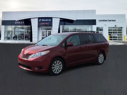 Used 2017 Toyota Sienna LE w/ Outdoor Package