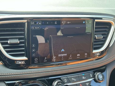 New 2026 Chrysler Pacifica Pinnacle image 16