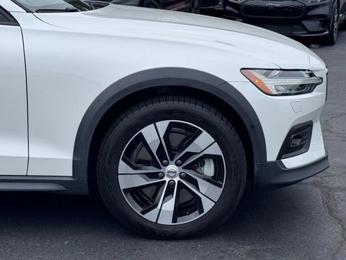 Used 2022 Volvo V60 T5 Cross Country AWD/4WD image 4