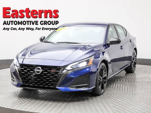 Used 2023 Nissan Altima 2.5 SR image 1