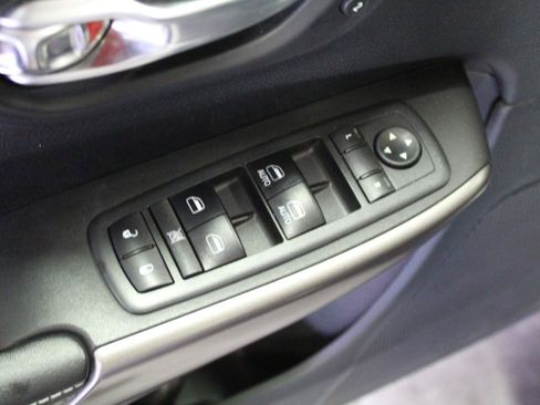 Used 2019 Jeep Cherokee Limited AWD/4WD image 22