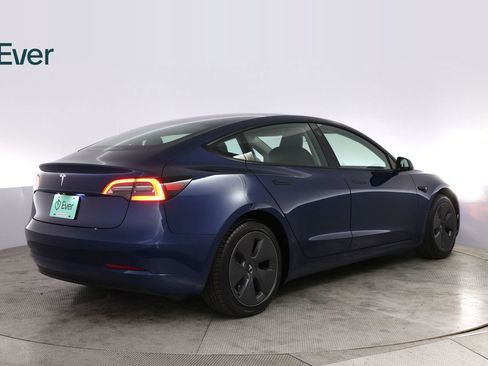 Used 2023 Tesla Model 3 Standard Range image 3