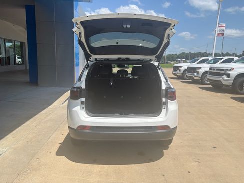 Used 2023 Jeep Compass Latitude AWD/4WD image 6