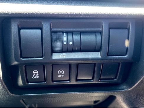 Used 2020 Subaru Crosstrek 2.0i image 17