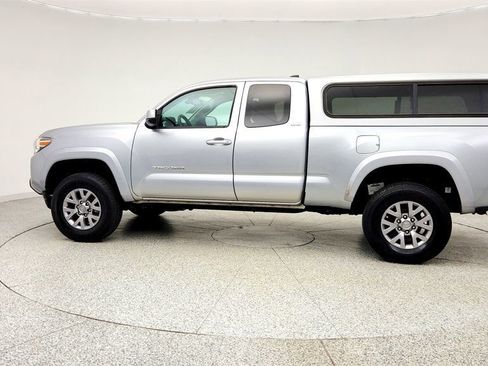 Used 2018 Toyota Tacoma SR5 RWD image 8