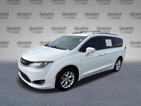 Used 2020 Chrysler Pacifica Touring-L Plus w/ Tire & Wheel Group FWD image 4