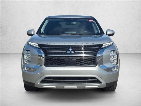Used 2024 Mitsubishi Outlander SE FWD image 2