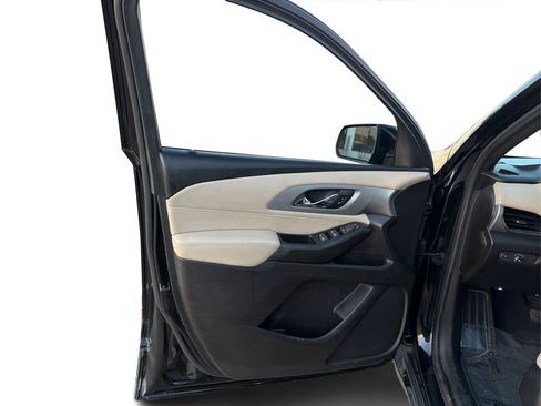 Used 2022 Chevrolet Traverse LS image 19