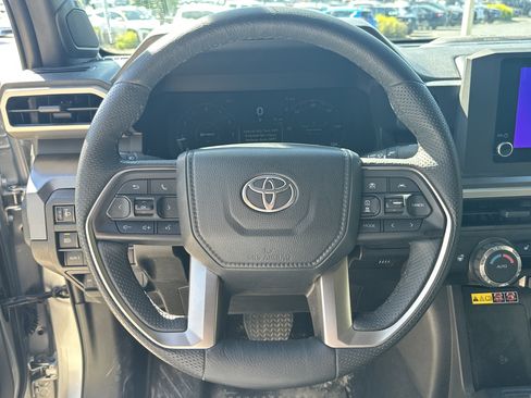 Certified 2025 Toyota Tacoma TRD Off-Road AWD/4WD image 17