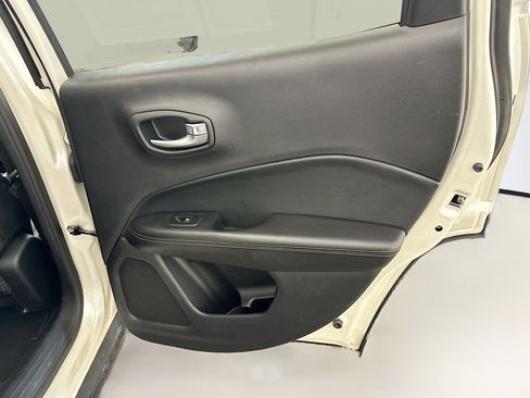Used 2018 Jeep Compass Limited image 30