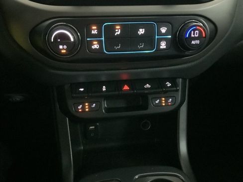 Used 2018 Chevrolet Colorado Z71 AWD/4WD image 37