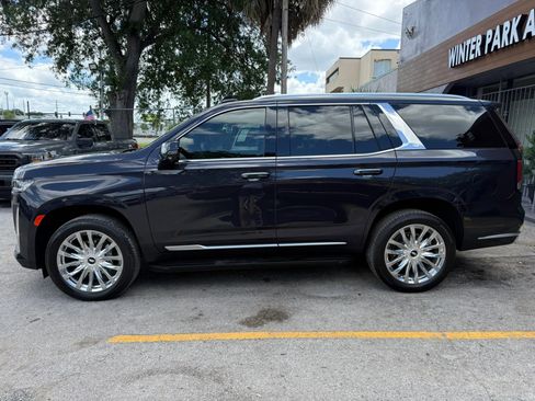 Used 2024 Cadillac Escalade Premium Luxury AWD/4WD image 4