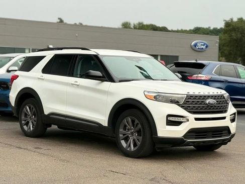 Certified 2023 Ford Explorer XLT w/ Equipment Group 202A AWD/4WD image 32