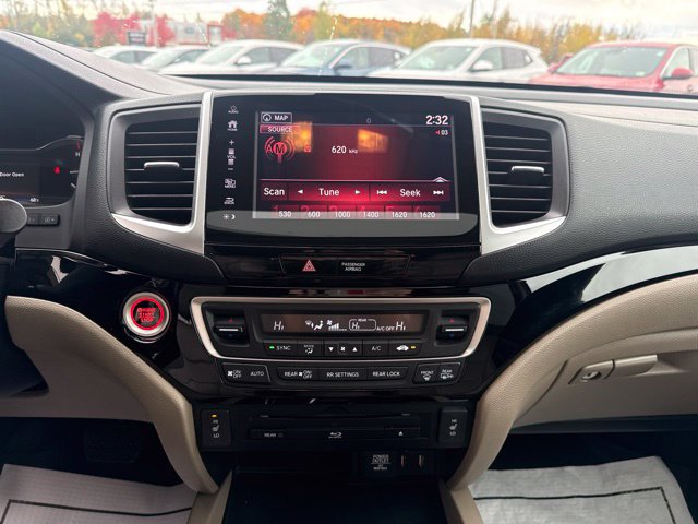 Used 2018 Honda Pilot Touring image 22