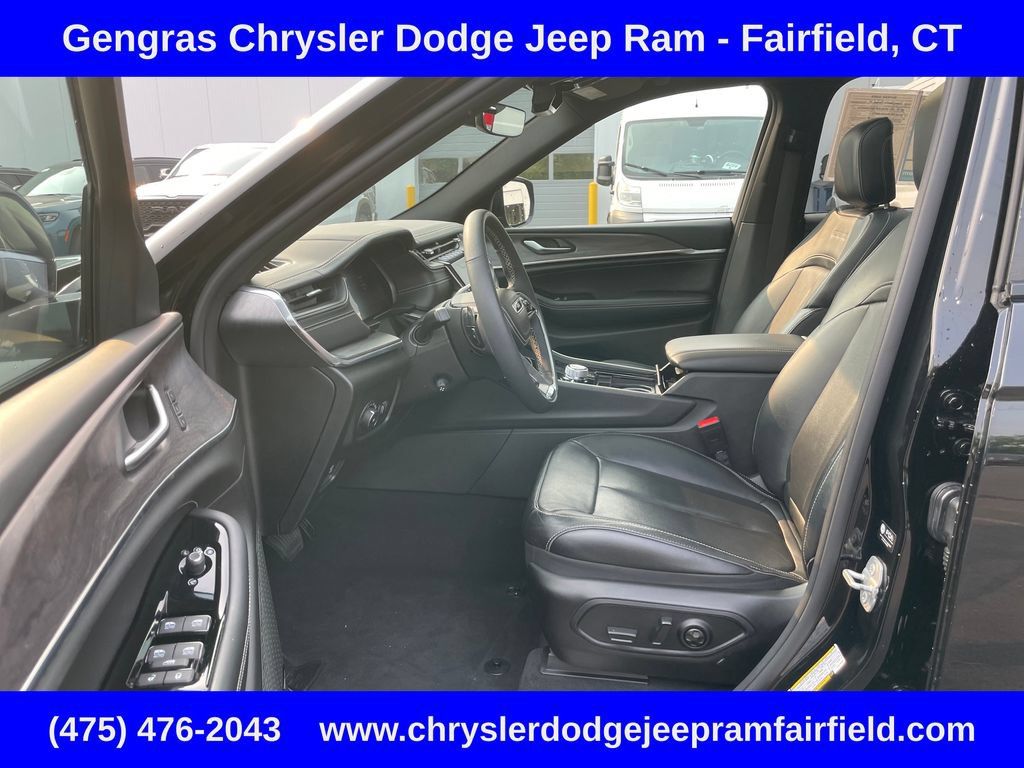 Certified 2023 Jeep Grand Cherokee Overland AWD/4WD image 46