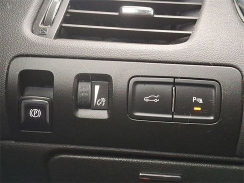 Used 2014 Chevrolet Impala LT w/ Convenience Package image 23