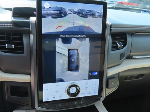 Used 2022 Ford Expedition Platinum RWD image 33