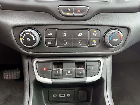 Used 2024 GMC Terrain SLE FWD image 21