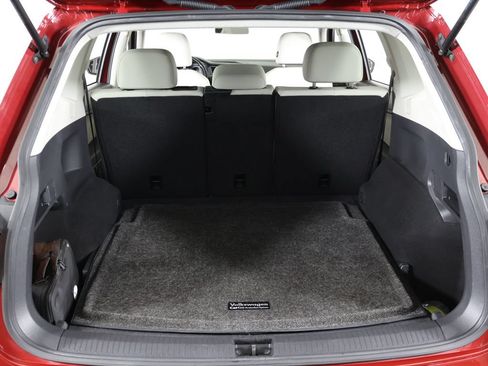 Used 2018 Volkswagen Tiguan SE AWD/4WD image 18