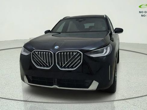 Used 2025 BMW X3 xDrive30i w/ Premium Package AWD/4WD image 2