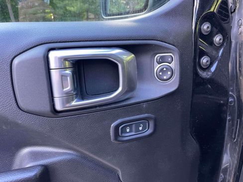 Used 2022 Jeep Wrangler Unlimited Sport AWD/4WD image 15