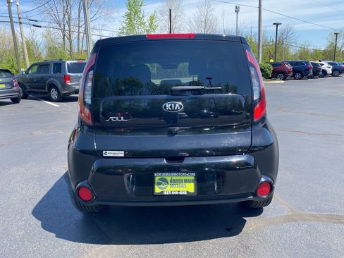 Used 2016 Kia Soul + image 6