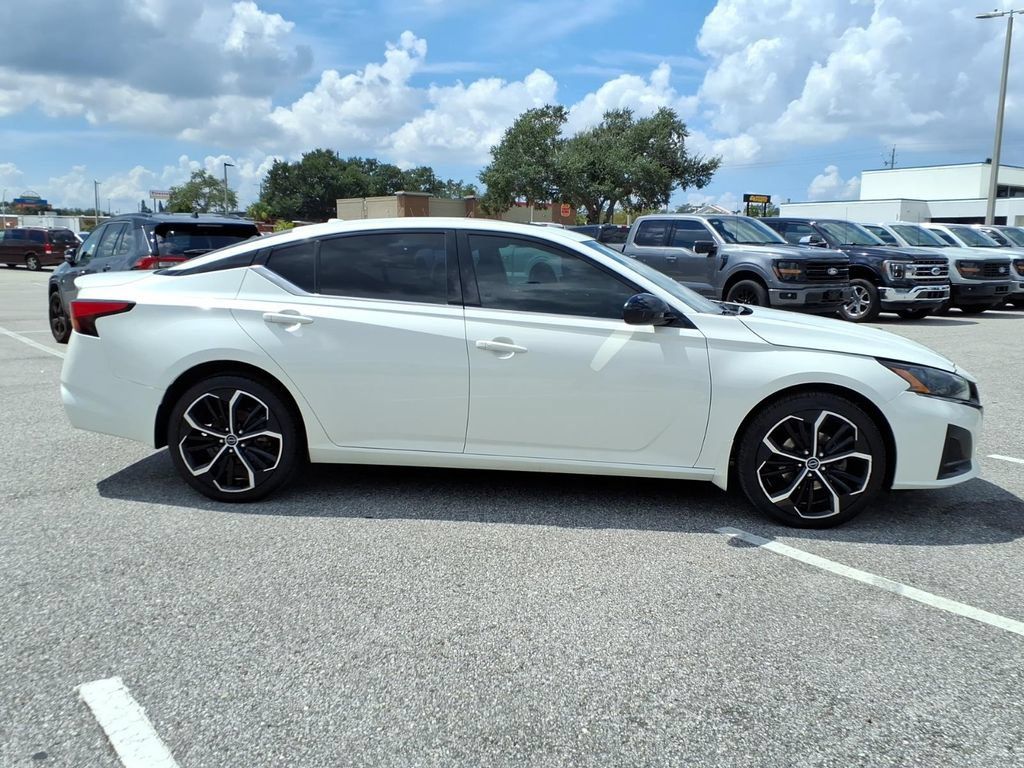 Used 2023 Nissan Altima 2.5 SR AWD/4WD image 8