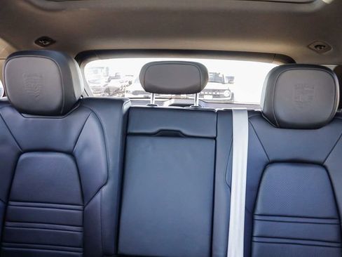 Used 2023 Porsche Cayenne Platinum Edition image 27