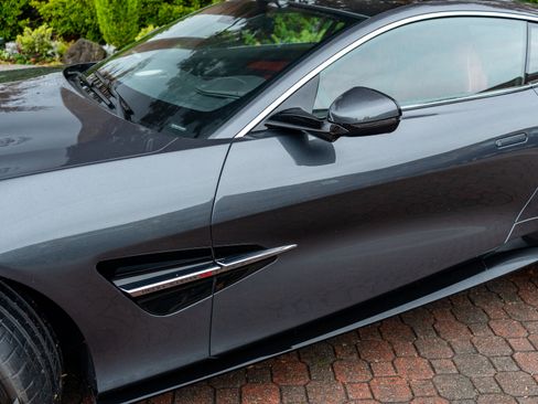 New 2025 Aston Martin Vanquish image 43