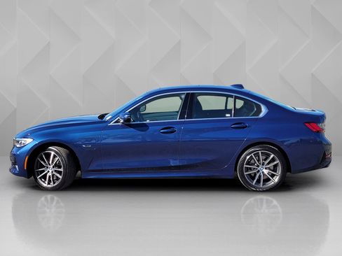 Used 2022 BMW 330e xDrive w/ Premium Package image 3
