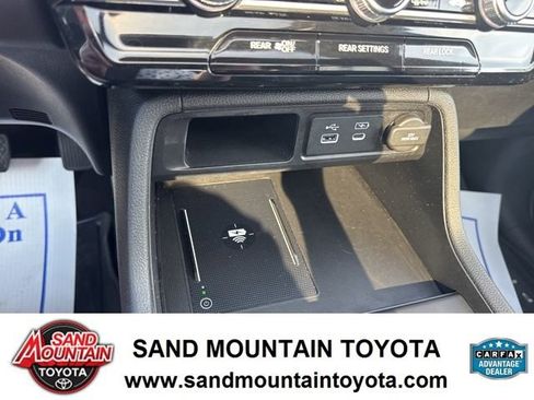 Used 2023 Honda Pilot Elite image 22