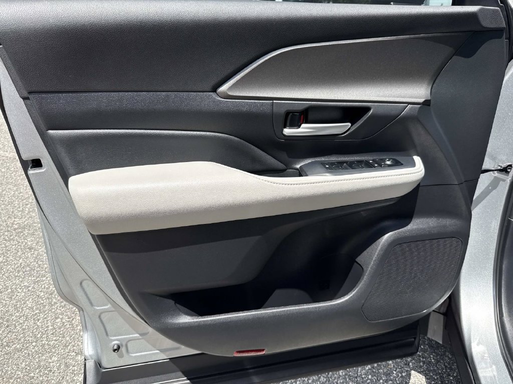 Used 2025 Toyota Grand Highlander FWD image 21