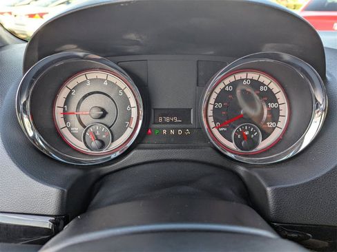 Used 2019 Dodge Grand Caravan SXT image 28