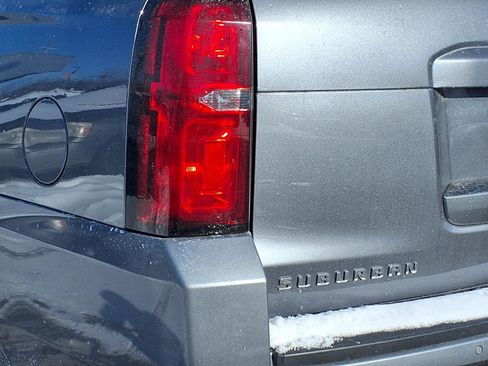 Used 2019 Chevrolet Suburban LT w/ Luxury Package image 24