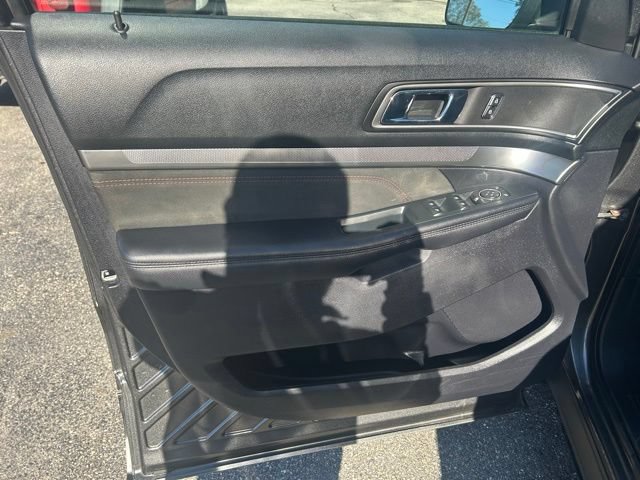 Used 2019 Ford Explorer XLT w/ Equipment Group 202A AWD/4WD image 16