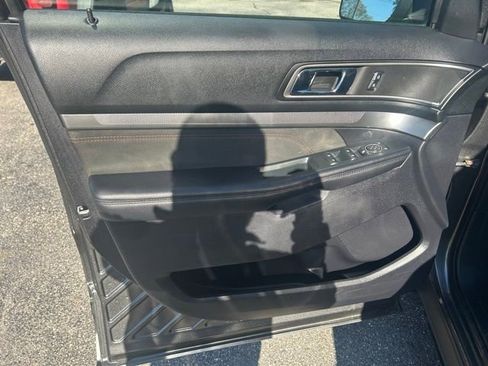 Used 2019 Ford Explorer XLT w/ Equipment Group 202A AWD/4WD image 16