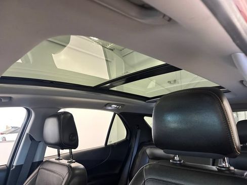 Used 2022 Chevrolet Equinox Premier FWD image 22