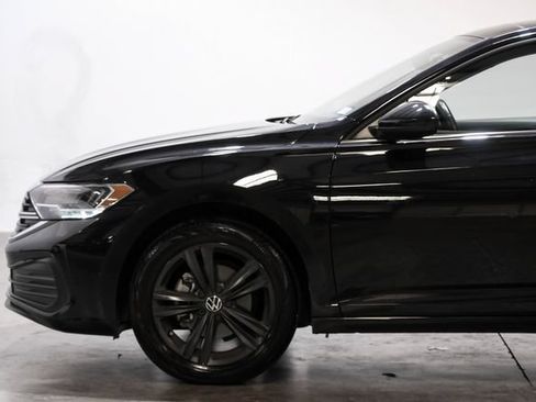 Used 2022 Volkswagen Jetta SE w/ Panoramic Sunroof Package FWD image 19