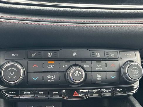 Certified 2022 Dodge Durango R/T w/ Tow 'N Go Package image 17