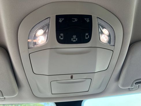 Used 2022 Chrysler Voyager LX FWD image 33