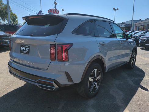 Used 2022 Kia Sorento EX w/ Panoramic Sunroof Package FWD image 5
