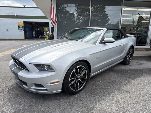 Used 2014 Ford Mustang GT Premium w/ Comfort Package RWD image 4