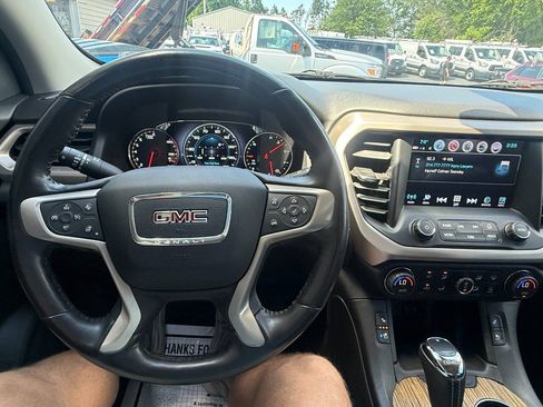 Used 2019 GMC Acadia Denali w/ Technology Package FWD image 14
